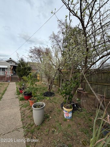 1052 Bluegrass Ave, Louisville, KY 40215