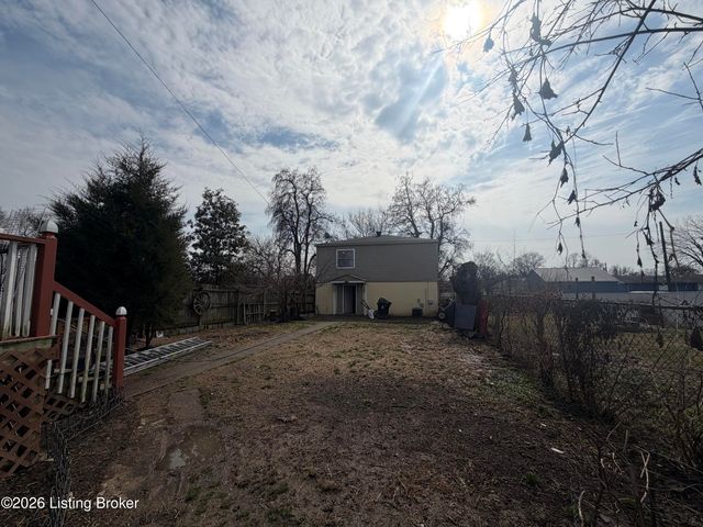 1052 Bluegrass Ave, Louisville, KY 40215