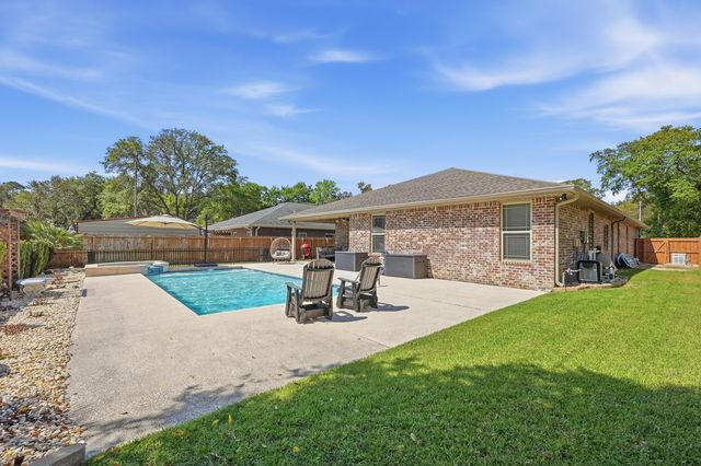 38 Marlborough Road, Shalimar, FL 32579
