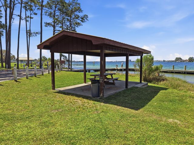 38 Marlborough Road, Shalimar, FL 32579