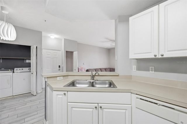 5518 METROWEST BOULEVARD 11-104, Orlando, FL 32811