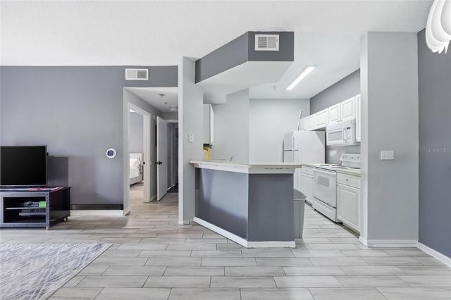 5518 METROWEST BOULEVARD 11-104, Orlando, FL 32811