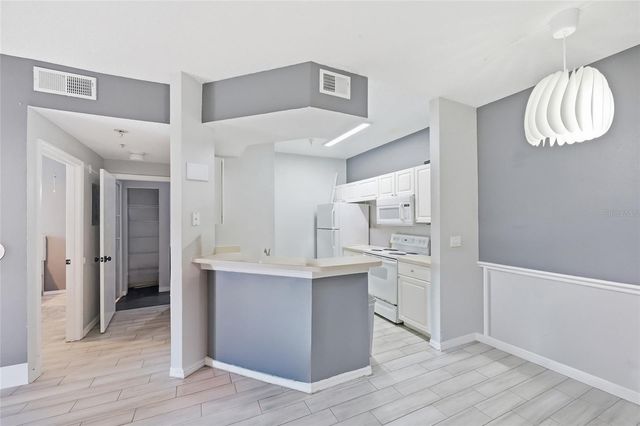 5518 METROWEST BOULEVARD 11-104, Orlando, FL 32811