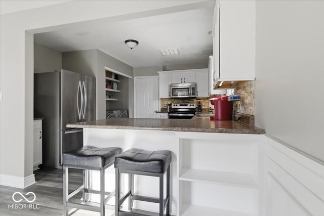 4366 Round Lake Bend, Indianapolis, IN 46234