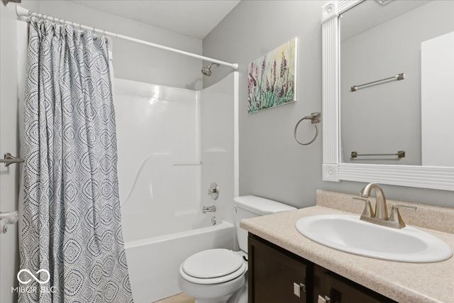 4366 Round Lake Bend, Indianapolis, IN 46234