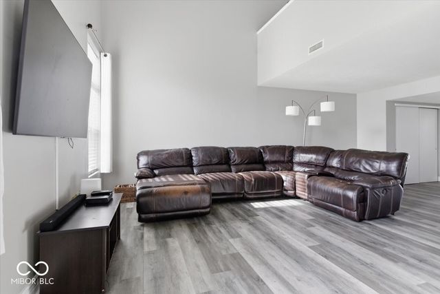 4366 Round Lake Bend, Indianapolis, IN 46234