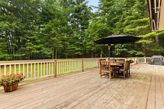17 Baltzer Dr, Pembroke, MA 02359