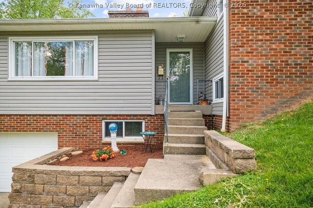 814 Sweet Acres Drive, St Albans, WV 25177