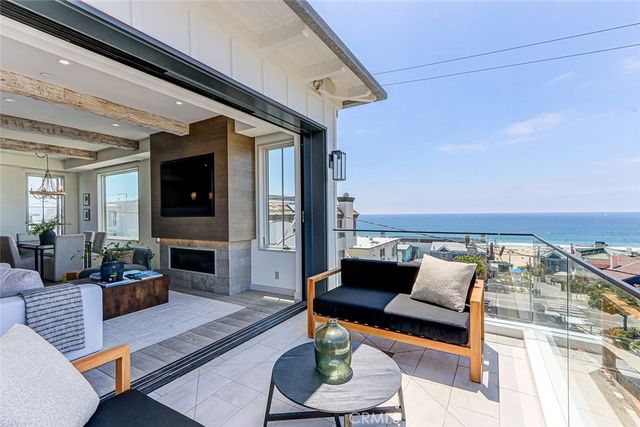 216 4th, Manhattan Beach, CA 90266