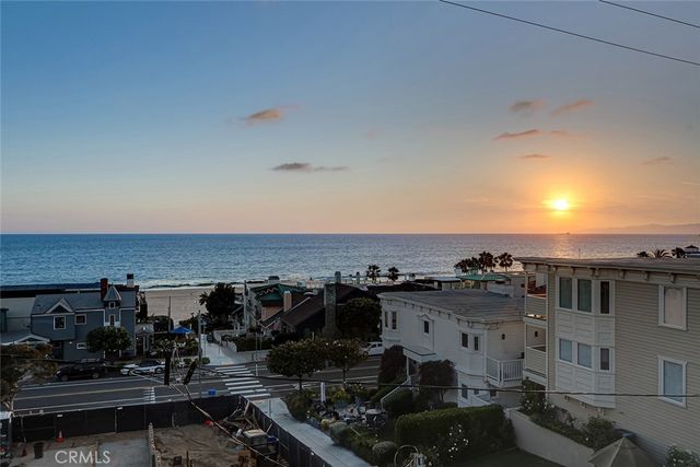 216 4th, Manhattan Beach, CA 90266