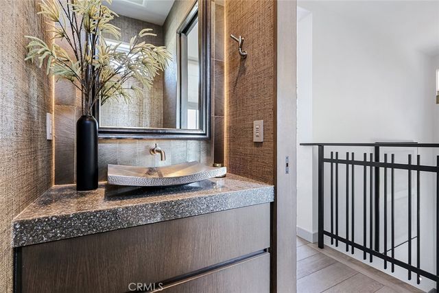 216 4th, Manhattan Beach, CA 90266