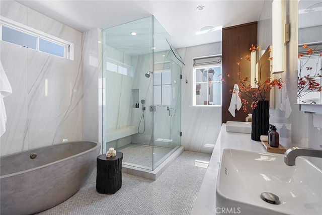 216 4th, Manhattan Beach, CA 90266