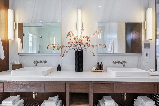 216 4th, Manhattan Beach, CA 90266
