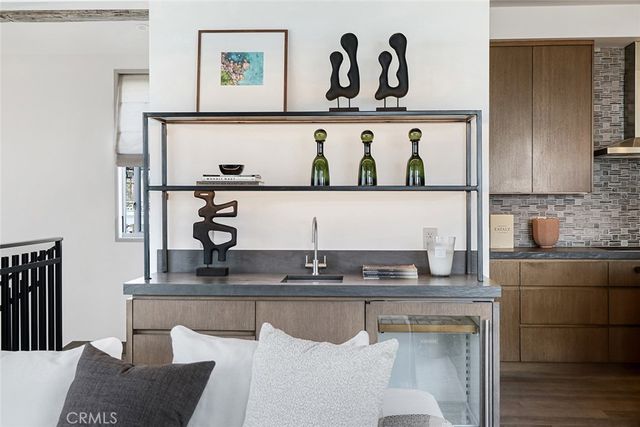 216 4th, Manhattan Beach, CA 90266