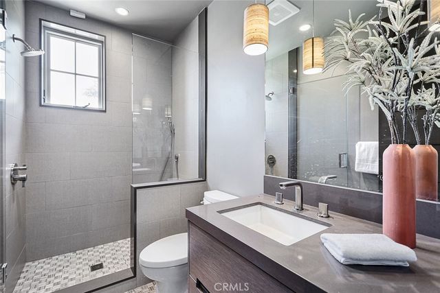 216 4th, Manhattan Beach, CA 90266