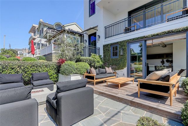 216 4th, Manhattan Beach, CA 90266