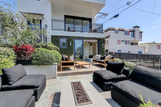 216 4th, Manhattan Beach, CA 90266