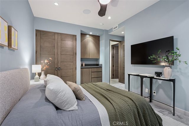 216 4th, Manhattan Beach, CA 90266