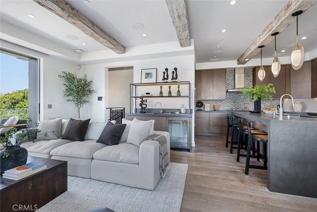 216 4th, Manhattan Beach, CA 90266