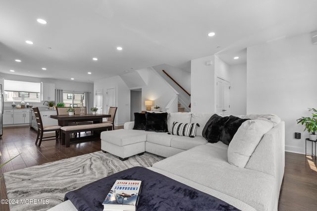 15 Kelly Way, Tinton Falls, NJ 07724