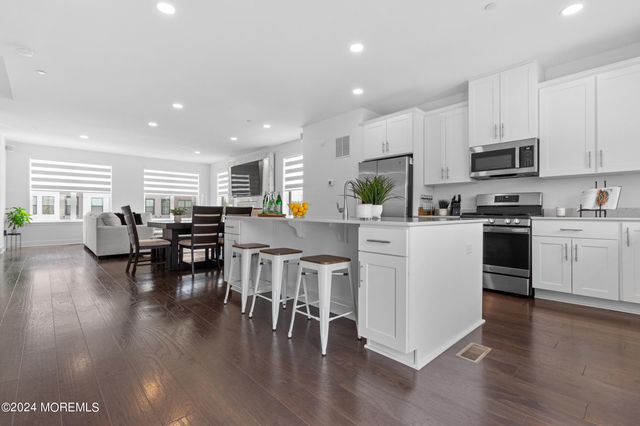 15 Kelly Way, Tinton Falls, NJ 07724