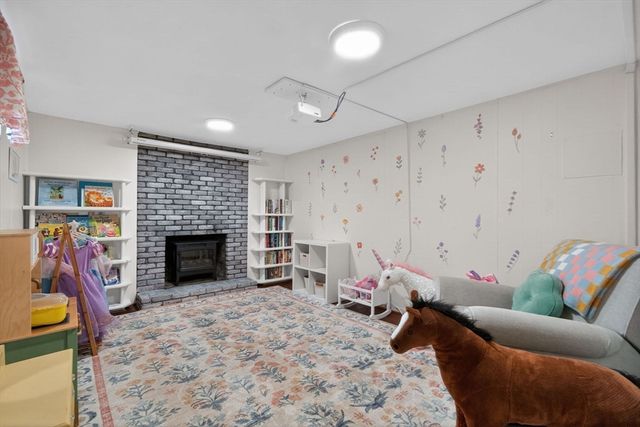 60 Riverview Cir, Wayland, MA 01778