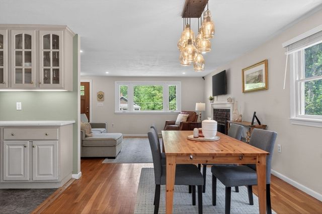 60 Riverview Cir, Wayland, MA 01778