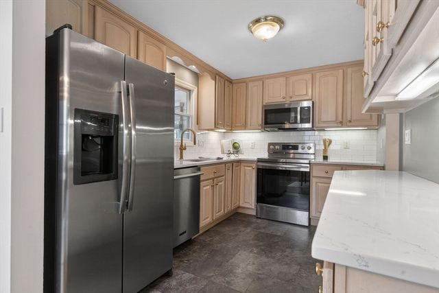 60 Riverview Cir, Wayland, MA 01778