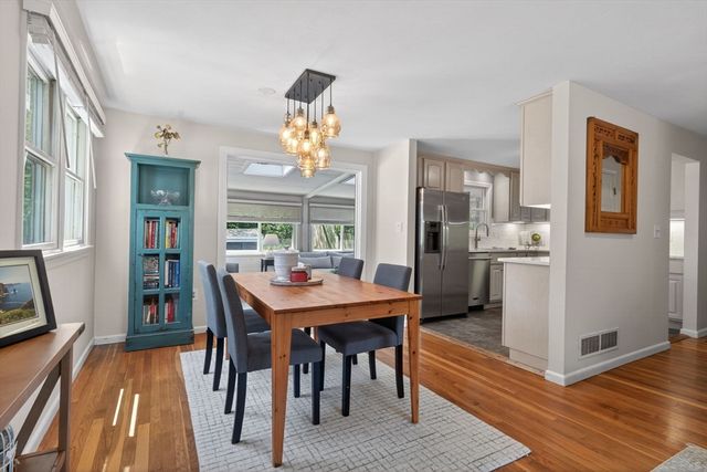 60 Riverview Cir, Wayland, MA 01778