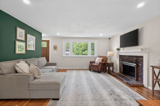 60 Riverview Cir, Wayland, MA 01778