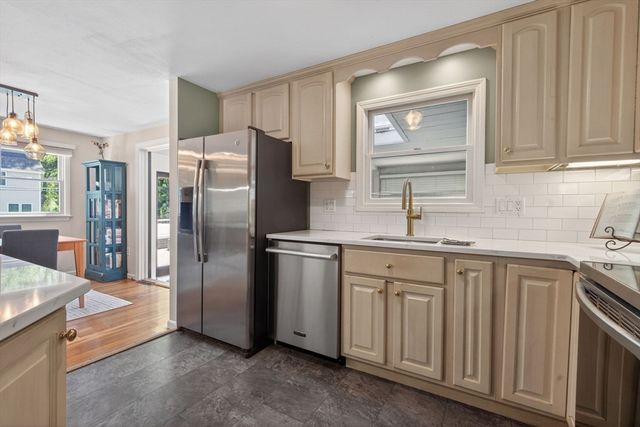 60 Riverview Cir, Wayland, MA 01778