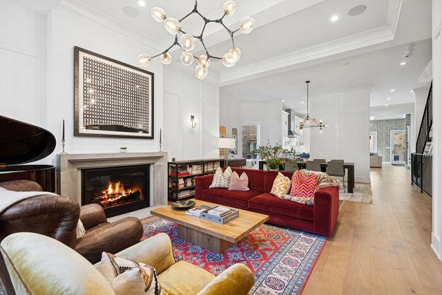 1443 W Summerdale Avenue, Chicago, IL 60640