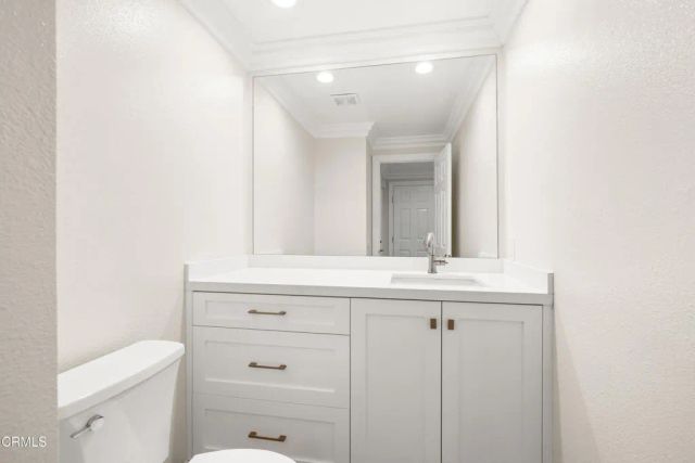 6713 Singletree Lane, Oak Park, CA 91377