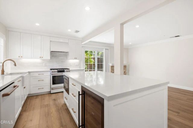 6713 Singletree Lane, Oak Park, CA 91377