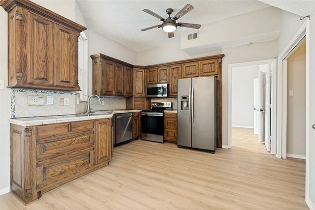 143 Cresthaven Drive, Rockwall, TX 75032