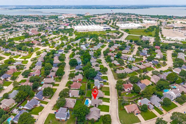 143 Cresthaven Drive, Rockwall, TX 75032