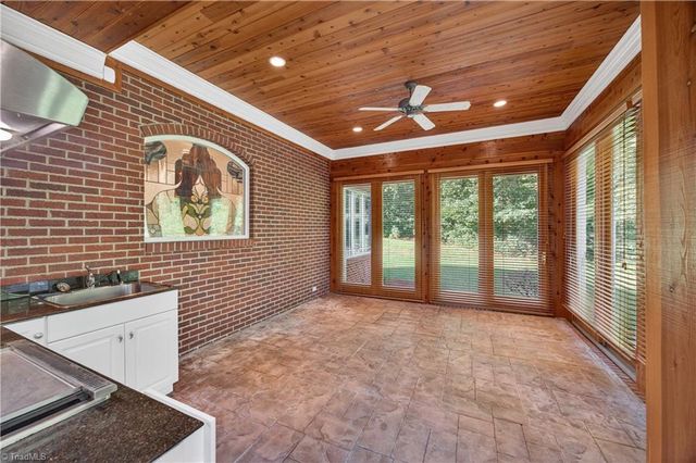 2730 Wellsprings Drive, Pfafftown, NC 27040