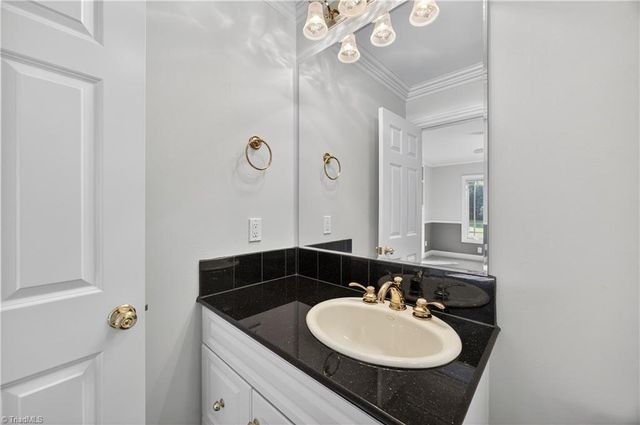 2730 Wellsprings Drive, Pfafftown, NC 27040