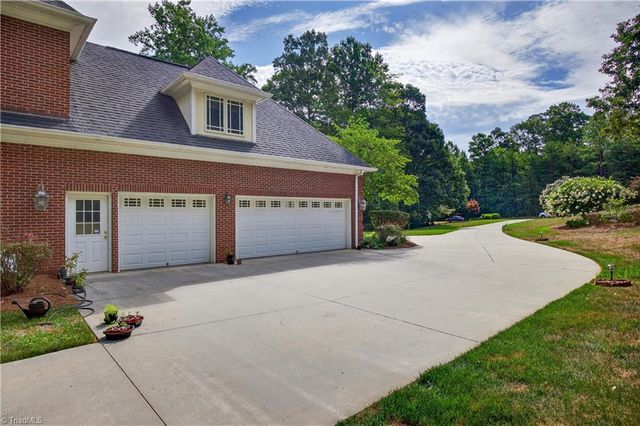 2730 Wellsprings Drive, Pfafftown, NC 27040