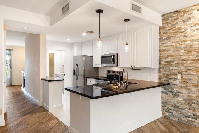 180 Freeport Drive, Jupiter, FL 33458