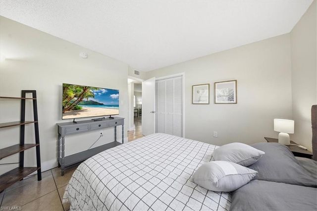 3325 Airport RD # U4, Naples, FL 34105