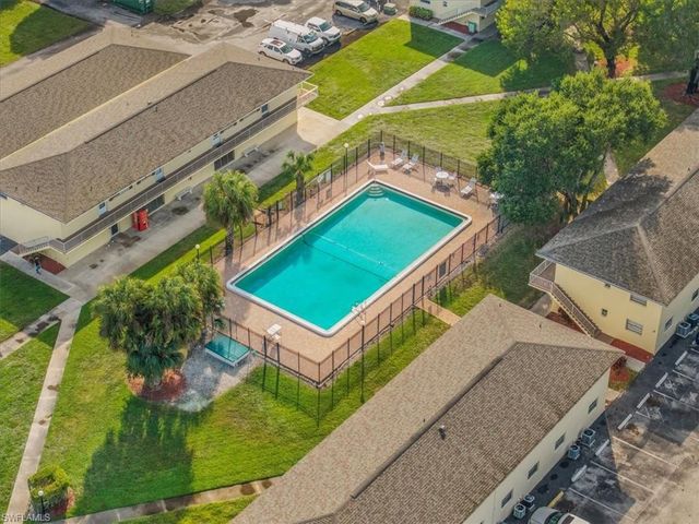 3325 Airport RD # U4, Naples, FL 34105