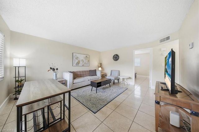 3325 Airport RD # U4, Naples, FL 34105