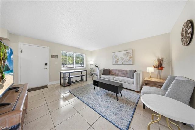 3325 Airport RD # U4, Naples, FL 34105