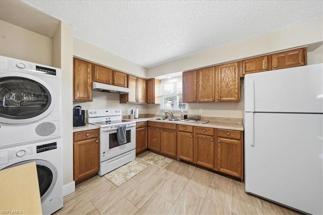 3325 Airport RD # U4, Naples, FL 34105