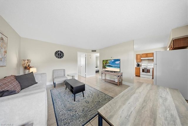 3325 Airport RD # U4, Naples, FL 34105