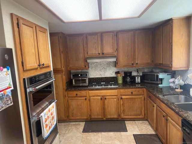 15595 Corte Montanoso, San Diego, CA 92127