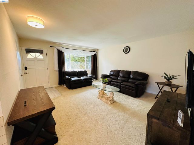 25132 DEL MAR AVE, Hayward, CA 94542