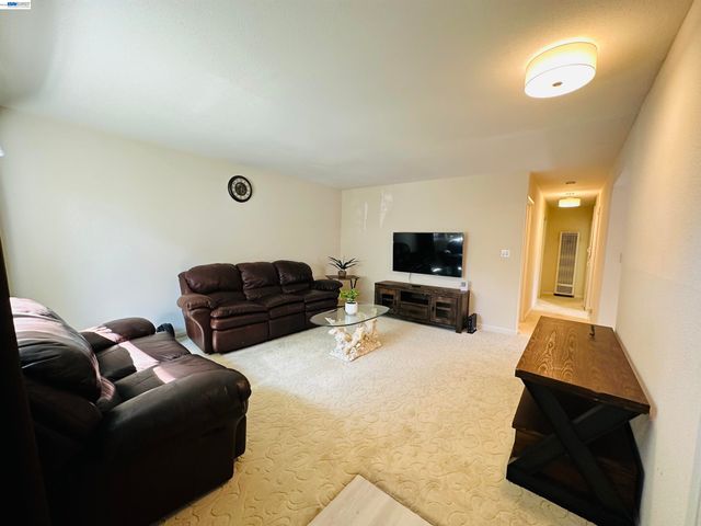 25132 DEL MAR AVE, Hayward, CA 94542