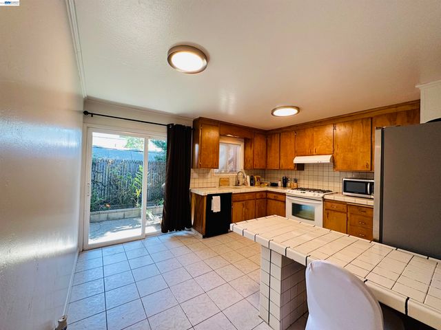 25132 DEL MAR AVE, Hayward, CA 94542